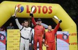 10 Lipiec 2011; Prezentacja zawodników na podium po zakończeniu Górskich Samochodowych Mistrzostw Polski - LOTOS Grand Prix Sopot 2011. Fot. Tomasz Żuber / GrFoto.org