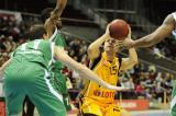 24 Styczeń 2012; Łukasz Koszarek, Trefl Sopot i Walter Hodge, Zastal Zielona Góra. Mecz 23 kolejki Tauron Basket Ligi w sezonie 2011/2012 - Trefl Sopot v Zastal Zielona Góra.  ERGO ARENA, Gdańsk - Sopot. Fot. Tomasz Żuber / GrFoto.org *** Local Caption *** 24 January 2012; Łukasz Koszarek, Trefl Sopot and Walter Hodge, Zastal Zielona Góra. Tauron Basket League 2011/2012, Round 23 - Trefl Sopot v Zastal Zielona Góra. ERGO ARENA, Gdańsk - Sopot. Picture credit: Tomasz Żuber / GrFoto.org