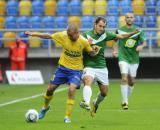 23 Lipiec 2011: Jakub Kowalski, Arka Gdynia i Tomasz Foszmańczyk, Warta Poznań. Pierwsza kolejka I Ligi 2011/2012 - Arka Gdynia v Warta Poznań. Stadion Miejski, Gdynia. Fot. Tomasz Żuber / GrFoto.org 13 20