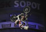 23 Marzec 2013; Mistrzostwa Świata we Freestyle Motocrossie FIM - NIGHT of the JUMPs zawitało poraz kolejny do ERGO ARENA. Najlepsi zawodnicy zmierzyli się w walce o punkty polskiego Grand Prix. Tym razem organizatorzy przygotowali wiele dodatkowych atrakcji, jedną z nich był Tandem Backflip w wykonaniu Petr Pilat, a towarzyszyła mu Iwona Guzowska. Pozyskane środki z aukcji gadźetów związanych z akcją Tandem Backflip zostaną przekazane na pomoc młodym ludziom, w celu umożliwienia im realizacji ich pasji, rozwoju oraz edukacji. ERGO ARENA, Gdańsk - Sopot. Fot. Tomasz Żuber / GrFoto.org *** Local Caption *** 23 March 2013; After missing out on staging NIGHT of the JUMPs last year, Poland once again rolled out the red carpet for the world’s top freestylers at the Ergo Arena in Gdansk, the venue for the fourth round of the 2013 FIM Freestyle MX World Championship. Petr Pilat joined former kickboxing world champion and Polish MP Iwona Guzowska to delight the fans with a Tandem Flip. ERGO ARENA, Gdańsk - Sopot. Picture credit: Tomasz Zuber / GrFoto.org