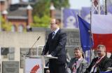 14 Maj 2011; Uroczystość wmurowania kamienia węgielnego pod budowę Europejskiego Centrum Solidarności. W uroczystości udział wzieli  m.in. Prezydent RP Bronisaw Komorowski i Prezydent Miasta Gdańska Paweł Adamowicz. Pomnik Trzech Krzyży na Placu Solidarności, Gdańsk. Fot. Tomasz Żuber / GrFoto.org