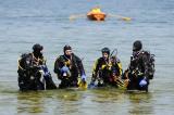 20 Maj 2012; Nurkowanie podczas Diving Day Gdańsk było wyjątkową okazją na poznanie strefy przybrzeżnej Mola normalnie zamkniętego dla nurków. Celem nurkowania było sprzątanie dna w rejonie Mola w Brzeźnie, jak również propagowanie sportów wodnych i bezpiecznego wypoczynku nad wodą. Molo Brzeźno Gdańsk. Fot. Tomasz Żuber / GrFoto.org *** Local Caption *** 20 May 2012; Nurkowanie podczas Diving Day Gdańsk było wyjątkową okazją na poznanie strefy przybrzeżnej Mola normalnie zamkniętego dla nurków. Celem nurkowania było sprzątanie dna w rejonie Mola w Brzeźnie, jak również propagowanie sportów wodnych i bezpiecznego wypoczynku nad wodą. Picture credit: Tomasz Żuber / GrFoto.org