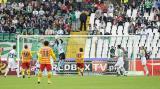 15 Maj 2010; Interwencja bramkarza Lechii Gdańsk. Trzydziesta kolejka Ekstraklasy 2009/2010 - Lechia Gdańsk v Jagiellonia Białystok. Stadion Miejski, Gdańsk. Fot. Tomasz Żuber / GrFoto.org *** Local Caption *** 15 May 2010; Lechia Gdańsk goalkeeper in action. Ekstraklasa 2009/2010 -  Lechia Gdańsk v Jagiellonia Białystok. City Stadium of Traugutta, Gdańsk. Picture credit: Tomasz Żuber / GrFoto.org