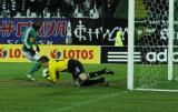 1 Kwiecień 2011; Interwencja bramkarza Łukasz Sapela, GKS Bełchatów. Dwudziesta kolejka Ekstraklasy 2010/2011 - Lechia Gdańsk v GKS Bełchatów. Stadion Miejski, Gdańsk. Fot. Tomasz Żuber / GrFoto.org *** Local Caption *** 1 April 2011;  GKS Bełchatów goalkeeper Łukasz Sapela in action. Ekstraklasa 2010/2011, Round 20 - Lechia Gdańsk v GKS Bełchatów. City Stadium of Traugutta, Gdansk. Picture credit: Tomasz Żuber / GrFoto.org