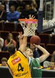 24 Styczeń 2012; Filip Matczak, Zastal Zielona Góra i John Turek, Trefl Sopot. Mecz 23 kolejki Tauron Basket Ligi w sezonie 2011/2012 - Trefl Sopot v Zastal Zielona Góra. ERGO ARENA, Gdańsk - Sopot. Fot. Tomasz Żuber / GrFoto.org *** Local Caption *** 24 January 2012; Filip Matczak, Zastal Zielona Góra i John Turek, Trefl Sopot. Tauron Basket League 2011/2012, Round 23 - Trefl Sopot v Zastal Zielona Góra. ERGO ARENA, Gdańsk - Sopot. Picture credit: Tomasz Żuber / GrFoto.org