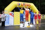 10 Lipiec 2011; Prezentacja zawodników na podium po zakończeniu Górskich Samochodowych Mistrzostw Polski - LOTOS Grand Prix Sopot 2011. Fot. Tomasz Żuber / GrFoto.org