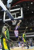 23 Październik 2010; Niezwyły występ legendarnego zespołu Harlem Globetrotters w Ergo Arenie. Pokazowy mecz rozegrali z zespołem Washington Generals, prezentując wsady do kosza i koszykarskie triki angażując do zabawy publiczność. Harlem Globetrotters Poland Tour 2010, Hala Ergo Arena, Gdańsk - Sopot. Fot. Magdalena Żuber / GrFoto.org