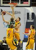 24 Styczeń 2012; Kirk Archibeque, Trefl Sopot i John Turek, Zastal Zielona Góra. Mecz 23 kolejki Tauron Basket Ligi w sezonie 2011/2012 - Trefl Sopot v Zastal Zielona Góra. ERGO ARENA, Gdańsk - Sopot. Fot. Tomasz Żuber / GrFoto.org *** Local Caption *** 24 January 2012; Kirk Archibeque, Trefl Sopot and John Turek, Zastal Zielona Góra. Tauron Basket League 2011/2012, Round 23 - Trefl Sopot v Zastal Zielona Góra. ERGO ARENA, Gdańsk - Sopot. Picture credit: Tomasz Żuber / GrFoto.org