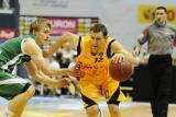 24 Styczeń 2012; Łukasz Wiśniewski, Trefl Sopot i Filip Matczak, Zastal Zielona Góra. Mecz 23 kolejki Tauron Basket Ligi w sezonie 2011/2012 - Trefl Sopot v Zastal Zielona Góra. ERGO ARENA, Gdańsk - Sopot. Fot. Tomasz Żuber / GrFoto.org *** Local Caption *** 24 January 2012; Łukasz Wiśniewski, Trefl Sopot and Filip Matczak, Zastal Zielona Góra. Tauron Basket League 2011/2012, Round 23 - Trefl Sopot v Zastal Zielona Góra. ERGO ARENA, Gdańsk - Sopot. Picture credit: Tomasz Żuber / GrFoto.org