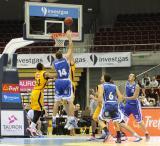 29 Październik 2011; Trefl Sopot v Kotwica Kołobrzeg. Mecz VII kolejki Tauron Basket Ligi w sezonie 2011/2012. ERGO ARENA, Gdańsk - Sopot. Fot. Magdalena Żuber / GrFoto.org *** Local Caption *** 
