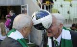 14 Sierpień 2011; Tuż przed inauguracyjnym meczem, Arcybiskup Leszek Sławoj Głódź w obecności zaproszonych gości, poświęcił stadion. PGE Arena Gdańsk. Fot. Tomasz Żuber / GrFoto.org