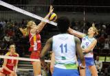 1 Luty 2012; Margareta Kożuch, Atom Trefl Sopot i Natasa Krsmanovic, Rabita Baku. Rozgrywki I rundy Play Off. Mecz 1/8 finału Europejskiej Ligi Mistrzyń CEV w sezonie 2011/2012.  ERGO ARENA, Gdańsk - Sopot. Fot. Tomasz Żuber / GrFoto.org *** Local Caption *** 1 February 2012; Margareta Kożuch, Atom Trefl Sopot and Natasa Krsmanovic, Rabita Baku. 2012 CEV Volleyball Champions League - Atom Trefl Sopot v Rabita Baku. ERGO ARENA, Gdańsk - Sopot. Picture credit: Tomasz Żuber / GrFoto.org