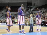 23 Październik 2010; Niezwyły występ legendarnego zespołu Harlem Globetrotters w Ergo Arenie. Pokazowy mecz rozegrali z zespołem Washington Generals, prezentując wsady do kosza i koszykarskie triki angażując do zabawy publiczność. Harlem Globetrotters Poland Tour 2010, Hala Ergo Arena, Gdańsk - Sopot. Fot. Magdalena Żuber / GrFoto.org