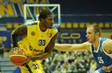 10 Październik 2011; Alonzo Gee, Asseco Prokom Gdynia i Olexandr Kolchenko, Azovmash Mariupol. Inauguracyjny mecz rozgrywek ligi VTB 2011/2012- Asseco Prokom Gdynia v Azovmash Mariupol. HSW Gdynia. Fot. Tomasz Żuber / GrFoto.org *** Local Caption *** 10 October 2011; Alonzo Gee, Asseco Prokom Gdynia and Olexandr Kolchenko, Azovmash Mariupol. VTB League 2011/2012 - Asseco Prokom Gdynia v Azovmash Mariupol. HSW Gdynia. Picture credit: Tomasz Żuber / GrFoto.org