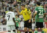 3 Maj 2012: Sędzia główny spotkaniaTomasz Musiał upomina Abdou Razack Traore, Lechia Gdańsk. Dwudziesta dziewiąta kolejka T-Mobile Ekstraklasa 2011/2012 - Lechia Gdańsk v Legia Warszawa. PGE Arena Gdańsk. Fot. Tomasz Żuber / GrFoto.org *** Local Caption *** 3 May 2012; Referee Tomasz Musiał make conversation with Abdou Razack Traore, Lechia Gdańsk. T-Mobile Ekstraklasa 2011/2012, Round 29 - Lechia Gdansk v Legia Warszawa. PGE Arena Gdańsk. Picture credit: Tomasz Żuber / GrFoto.org