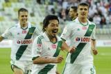 22 Lipiec 2013; Gratulacje i podziękowania drużyny dla Daisuke Matsui, Lechia Gdańsk, po strzeleniu gola. Pierwsza kolejka T-Mobile Ekstraklasa 2013/2014 - Lechia Gdańsk v Podbeskidzie Bielsko-Biała. PGE Arena Gdańsk. Fot. Tomasz Żuber / GrFoto.org