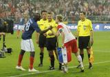 9 Czerwiec 2011; Przywitanie kapitanów. Międzynarodowy mecz towarzyski w ramach przygotowań do Euro 2012 - Polska v Francja. Stadion Legii Warszawa. Fot. Tomasz Żuber / GrFoto.org *** Local Caption *** 9 June 2011; Captins greatings.
International friendly match - Poland v France. Stadium Legii Warszawa. Picture credit: Tomasz Żuber / GrFoto.org