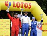 10 Lipiec 2011; Prezentacja zawodników na podium po zakończeniu Górskich Samochodowych Mistrzostw Polski - LOTOS Grand Prix Sopot 2011. Fot. Tomasz Żuber / GrFoto.org