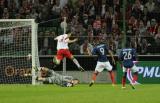 9 Czerwiec 2011; Interwencja bramkarza reprezentacji polski Wojciech Szczęsny, Polska. Międzynarodowy mecz towarzyski w ramach przygotowań do Euro 2012 - Polska v Francja. Stadion Legii Warszawa. Fot. Tomasz Żuber / GrFoto.org *** Local Caption *** 9 June 2011; Poland goalkeeper Wojciech Szczęsny in action. International friendly match - Poland v France. Stadium Legii Warszawa. Picture credit: Tomasz Żuber / GrFoto.org