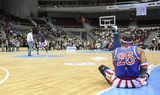 23 Październik 2010; Niezwyły występ legendarnego zespołu Harlem Globetrotters w Ergo Arenie. Pokazowy mecz rozegrali z zespołem Washington Generals, prezentując wsady do kosza i koszykarskie triki angażując do zabawy publiczność. Harlem Globetrotters Poland Tour 2010, Hala Ergo Arena, Gdańsk - Sopot. Fot. Magdalena Żuber / GrFoto.org