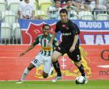 14 Sierpień 2011; Milos Kosanović, Cracovia Kraków i Luiz Carlos Santos Deleu, Lechia Gdańsk. Trzecia kolejka T-Mobile Ekstraklasa 2011/2012 - Lechia Gdańsk v Cracovia Kraków. PGE Arena Gdańsk. Fot. Tomasz Żuber / GrFoto.org