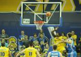 10 Październik 2011; Alonzo Gee, Asseco Prokom Gdynia i Olexandr Kolchenko, Azovmash Mariupol. Inauguracyjny mecz rozgrywek ligi VTB 2011/2012- Asseco Prokom Gdynia v Azovmash Mariupol. HSW Gdynia. Fot. Tomasz Żuber / GrFoto.org *** Local Caption *** 10 October 2011; Alonzo Gee, Asseco Prokom Gdynia and Olexandr Kolchenko, Azovmash Mariupol. VTB League 2011/2012 - Asseco Prokom Gdynia v Azovmash Mariupol. HSW Gdynia. Picture credit: Tomasz Żuber / GrFoto.org