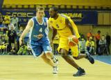 10 Październik 2011; Oliver Lafayette, Asseco Prokom Gdynia i Joseph Crispin, Azovmash Mariupol. Inauguracyjny mecz rozgrywek ligi VTB 2011/2012- Asseco Prokom Gdynia v Azovmash Mariupol. HSW Gdynia. Fot. Tomasz Żuber / GrFoto.org *** Local Caption *** 10 October 2011; Oliver Lafayette, Asseco Prokom Gdynia and Joseph Crispin, Azovmash Mariupol. VTB League 2011/2012 - Asseco Prokom Gdynia v Azovmash Mariupol. HSW Gdynia. Picture credit: Tomasz Żuber / GrFoto.org