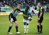 8 Maj 2011; Sergei Pareiko, Wisła Kraków i Abdou Traore, Lechia Gdańsk, i sędzia Robert Małek. Dwudziesta piąta kolejka Ekstraklasy 2010/2011 - Lechia Gdańsk v Wisła Kraków. Stadion Miejski, Gdańsk. Fot. Tomasz Żuber / GrFoto.org *** Local Caption *** 8 May 2011; Wisła Kraków goalkeeper Sergei Pareiko is excused by Abdou Traore, Lechia Gdańsk when referee Robert Małek watch on. Ekstraklasa 2010/2011, Round 25 - Lechia Gdańsk v Wisła Kraków. City Stadium of Traugutta, Gdansk. Picture credit: Tomasz Żuber / GrFoto.org