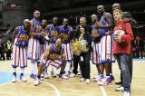 23 Październik 2010; Niezwyły występ legendarnego zespołu Harlem Globetrotters w Ergo Arenie. Pokazowy mecz rozegrali z zespołem Washington Generals, prezentując wsady do kosza i koszykarskie triki angażując do zabawy publiczność. Harlem Globetrotters Poland Tour 2010, Hala Ergo Arena, Gdańsk - Sopot. Fot. Magdalena Żuber / GrFoto.org