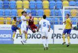 20 Sierpień 2011; Interwencja bramkarza Michał Szromnik, Arka Gdynia. Piąta kolejka I Ligi Piłki Nożnej 2011/2012 - Arka Gdynia v Olimpa Elbląg. Stadion Miejski, Gdynia. Fot. Tomasz Żuber / GrFoto.org 