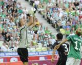 14 Sierpień 2011; Interwencja bramkarza Wojciech Kaczmarek, Cracovia Kraków. Trzecia kolejka T-Mobile Ekstraklasa 2011/2012 - Lechia Gdańsk v Cracovia Kraków. PGE Arena Gdańsk. Fot. Tomasz Żuber / GrFoto.org