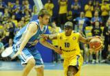 10 Październik 2011; Jorel Blassingame, Asseco Prokom Gdynia i Bogdan Bayda, Azovmash Mariupol. Inauguracyjny mecz rozgrywek ligi VTB 2011/2012- Asseco Prokom Gdynia v Azovmash Mariupol. HSW Gdynia. Fot. Tomasz Żuber / GrFoto.org *** Local Caption *** 10 October 2011; Jorel Blassingame, Asseco Prokom Gdynia and Bogdan Bayda, Azovmash Mariupol. VTB League 2011/2012 - Asseco Prokom Gdynia v Azovmash Mariupol. HSW Gdynia. Picture credit: Tomasz Żuber / GrFoto.org