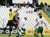 2 Lipca 2011; Interwencja bramkarza Olimpia Grudziądz. Pierwszy sparing po powrocie ze zgrupowania do Gdańska - Lechia Gdańsk v Olimpia Grudziądz. Stadion Miejski, Gdańsk. Fot. Tomasz Żuber / GrFoto.org  *** Local Caption *** 2 july 2011; Olimpia Grudziądz goalkeeper in action. First sparing after the team come back to Gdańsk from being away - Lechia Gdańsk v Olimpia Grudziądz. City Stadium of Traugutta, Gdansk. Picture credit: Tomasz Żuber / GrFoto.org