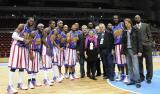 23 Październik 2010; Niezwyły występ legendarnego zespołu Harlem Globetrotters w Ergo Arenie. Pokazowy mecz rozegrali z zespołem Washington Generals, prezentując wsady do kosza i koszykarskie triki angażując do zabawy publiczność. Harlem Globetrotters Poland Tour 2010, Hala Ergo Arena, Gdańsk - Sopot. Fot. Magdalena Żuber / GrFoto.org