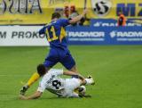 1 Maj 2011; Tadas Labukas, Arka Gdynia, faulowany przez Łukasz Surma, Lechia Gdańsk. Dwudziesta czwarta kolejka Ekstraklasy 2010/2011 - Arka Gdynia v Lechia Gdańsk. Stadion Miejski, Gdynia. Fot. Tomasz Żuber / GrFoto.org