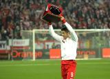 14 Listopad 2012; Robert Lewandowski z trofeum za 50 mecz rozegrany w reprezentacji polski. Międzynarodowy mecz towarzyski - Polska v Urugwaj. Stadion PGE Arena Gdańsk. Fot. Tomasz Żuber / GrFoto.org *** Local Caption *** 14 November 2012; Robert Lewandowski lift the trophy for 50th match hi played for the representation of the Republic of Poland. International friendly match - Poland v Uruguay. Stadium PGE Arena Gdańsk. Picture credit: Tomasz Żuber / GrFoto.org