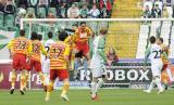 15 Maj 2010; Sytuacja w polu karnym Lechii Gdańsk. Trzydziesta kolejka Ekstraklasy 2009/2010 - Lechia Gdańsk v Jagiellonia Białystok. Stadion Miejski, Gdańsk. Fot. Tomasz Żuber / GrFoto.org *** Local Caption *** 15 May 2010; Situation in the penalty area of Lechia Gdańsk. Ekstraklasa 2009/2010 -  Lechia Gdańsk v Jagiellonia Białystok. City Stadium of Traugutta, Gdańsk. Picture credit: Tomasz Żuber / GrFoto.org