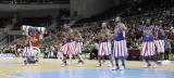 23 Październik 2010; Niezwyły występ legendarnego zespołu Harlem Globetrotters w Ergo Arenie. Pokazowy mecz rozegrali z zespołem Washington Generals, prezentując wsady do kosza i koszykarskie triki angażując do zabawy publiczność. Harlem Globetrotters Poland Tour 2010, Hala Ergo Arena, Gdańsk - Sopot. Fot. Magdalena Żuber / GrFoto.org