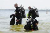 20 Maj 2012; Nurkowanie podczas Diving Day Gdańsk było wyjątkową okazją na poznanie strefy przybrzeżnej Mola normalnie zamkniętego dla nurków. Celem nurkowania było sprzątanie dna w rejonie Mola w Brzeźnie, jak również propagowanie sportów wodnych i bezpiecznego wypoczynku nad wodą. Molo Brzeźno Gdańsk. Fot. Tomasz Żuber / GrFoto.org *** Local Caption *** 20 May 2012; Nurkowanie podczas Diving Day Gdańsk było wyjątkową okazją na poznanie strefy przybrzeżnej Mola normalnie zamkniętego dla nurków. Celem nurkowania było sprzątanie dna w rejonie Mola w Brzeźnie, jak również propagowanie sportów wodnych i bezpiecznego wypoczynku nad wodą. Picture credit: Tomasz Żuber / GrFoto.org