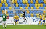 23 Lipiec 2011: Interwencja bramkarza Marcin Juszczyk, Arka Gdynia. Pierwsza kolejka I Ligi 2011/2012 - Arka Gdynia v Warta Poznań. Stadion Miejski, Gdynia. Fot. Tomasz Żuber / GrFoto.org