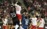 9 Czerwiec 2011; Interwencja bramkarza reprezentacji Francji Cedric Carrasso. Międzynarodowy mecz towarzyski w ramach przygotowań do Euro 2012 - Polska v Francja. Stadion Legii Warszawa. Fot. Tomasz Żuber / GrFoto.org *** Local Caption *** 9 June 2011; France goalkeeper Cedric Carrasso in action. International friendly match - Poland v France. Stadium Legii Warszawa. Picture credit: Tomasz Żuber / GrFoto.org