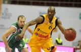 24 Styczeń 2012; Vonteego Cummings, Trefl Sopot i Marcin Flieger, Zastal Zielona Góra. Mecz 23 kolejki Tauron Basket Ligi w sezonie 2011/2012 - Trefl Sopot v Zastal Zielona Góra. ERGO ARENA, Gdańsk - Sopot. Fot. Tomasz Żuber / GrFoto.org *** Local Caption *** 24 January 2012; Vonteego Cummings, Trefl Sopot and Marcin Flieger, Zastal Zielona Góra. Tauron Basket League 2011/2012, Round 23 - Trefl Sopot v Zastal Zielona Góra. ERGO ARENA, Gdańsk - Sopot. Picture credit: Tomasz Żuber / GrFoto.org